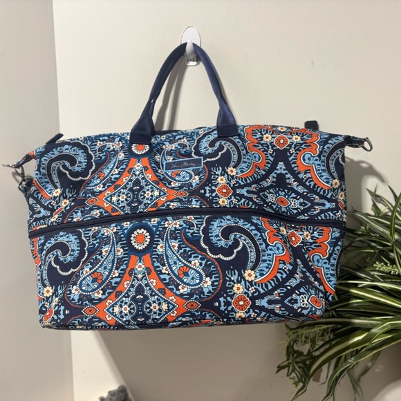 Vera Bradley Handbags - ❤️Vera Bradley Expandable Weekender Bag in Marrakesh